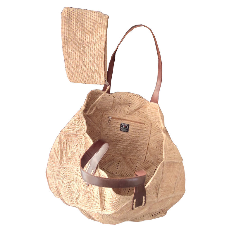 Image du sac Cabas Eva en raphia naturel crocheté à la main avec anses en cuir vue intérieure